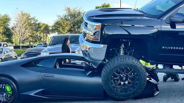 340 bin dolarlık Lamborghini’yi kamyonuyla ezdi... 'Fark etmedim bile!'