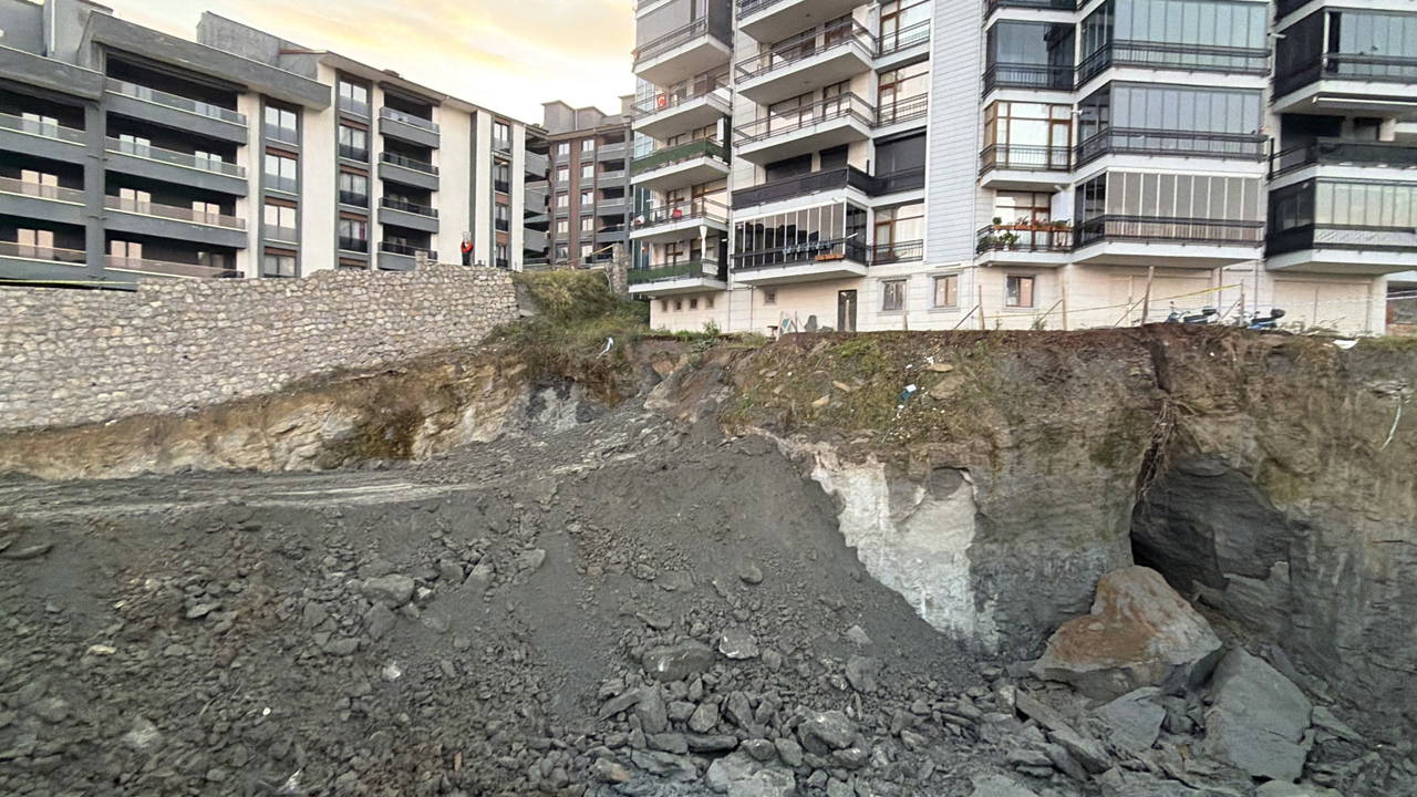 İnşaat alanında toprak kayması: 70 kişi evlerinden tahliye edildi!