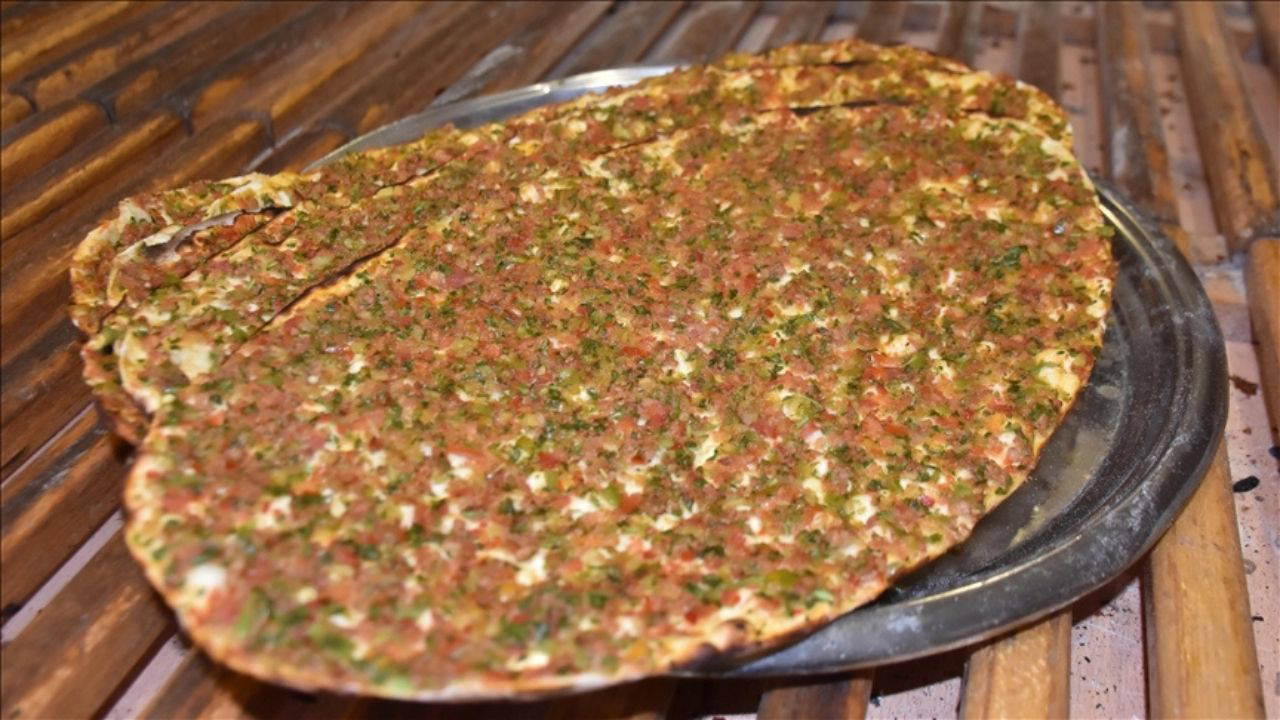 Çıtır hamuruyla mest eden lezzet: MasterChef Gaziantep usulü lahmacun tarifi