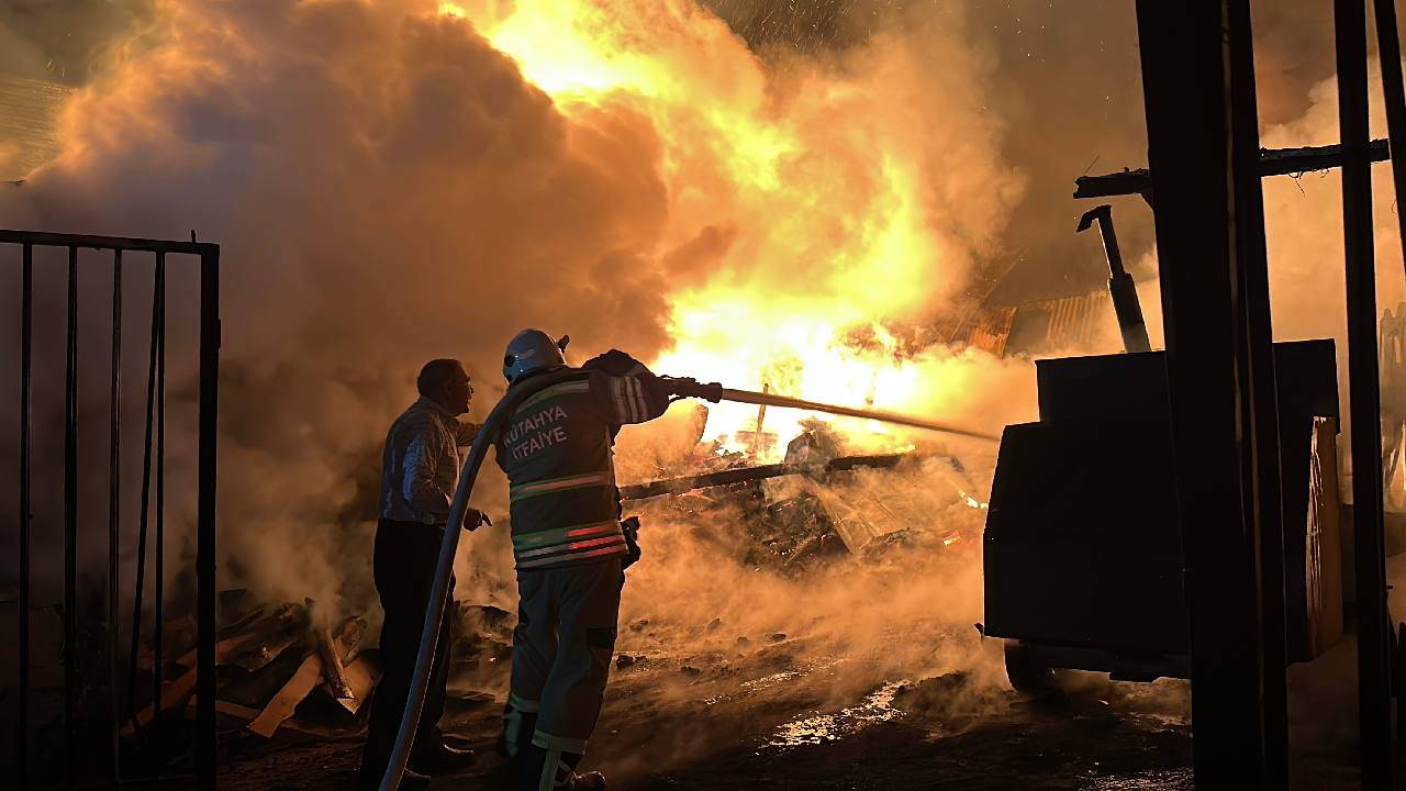 Tahta palet atölyesinde korkutan yangın!