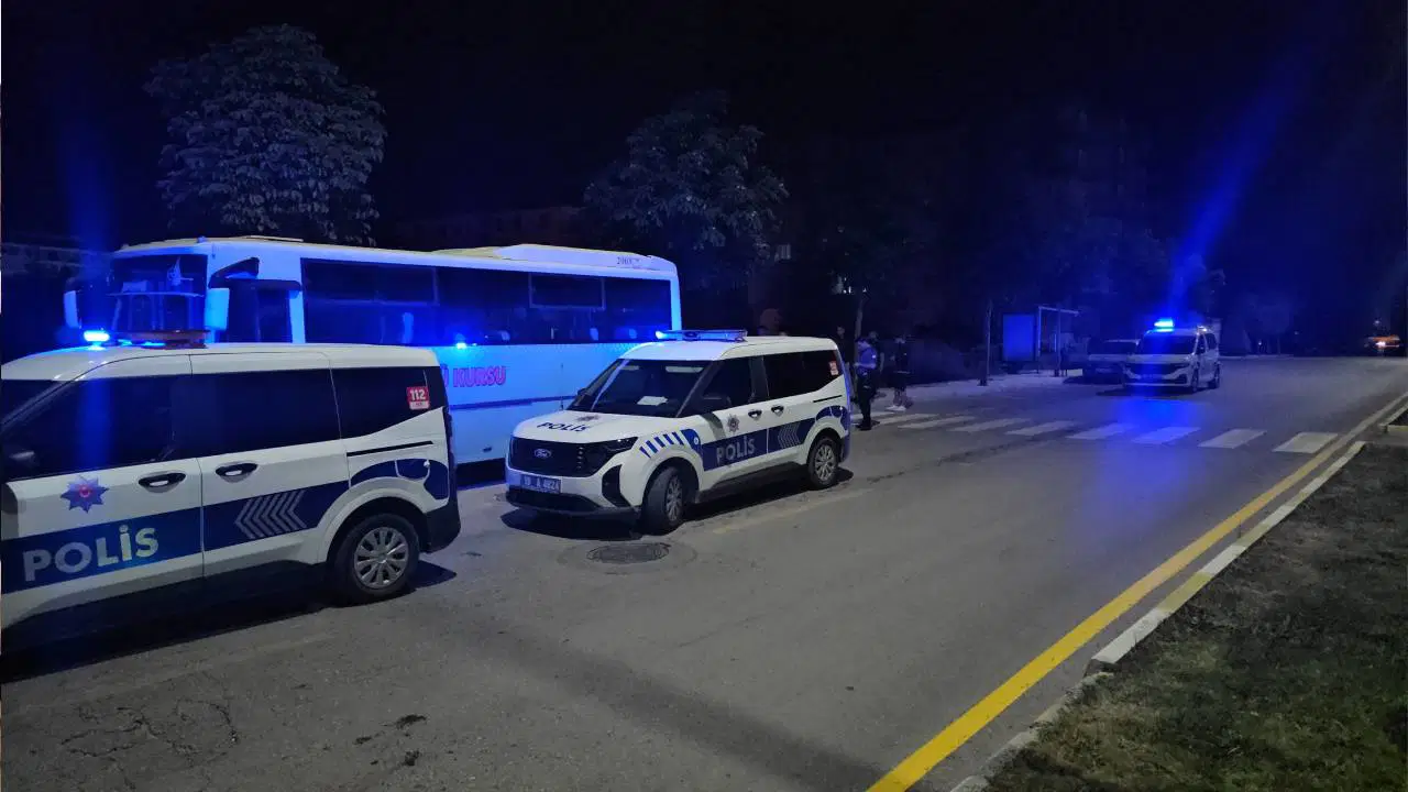 Çorum'da husumetli iki grubun kavgası kanlı bitti: 2 kişi yaralandı