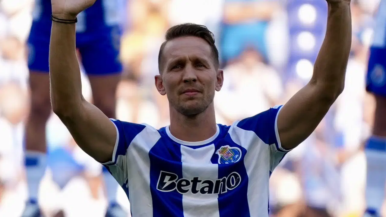 Porto'dan şaşırtan transfer açıklaması: Taraftarın önüne sürpriz olarak çıktı!