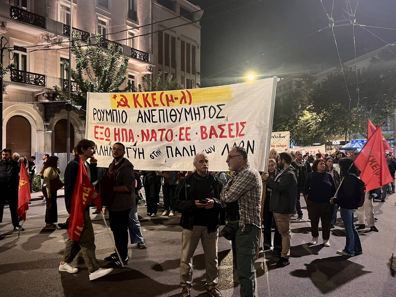 Rubio gelmeden Atina karıştı: Büyükelçilik önünde protesto