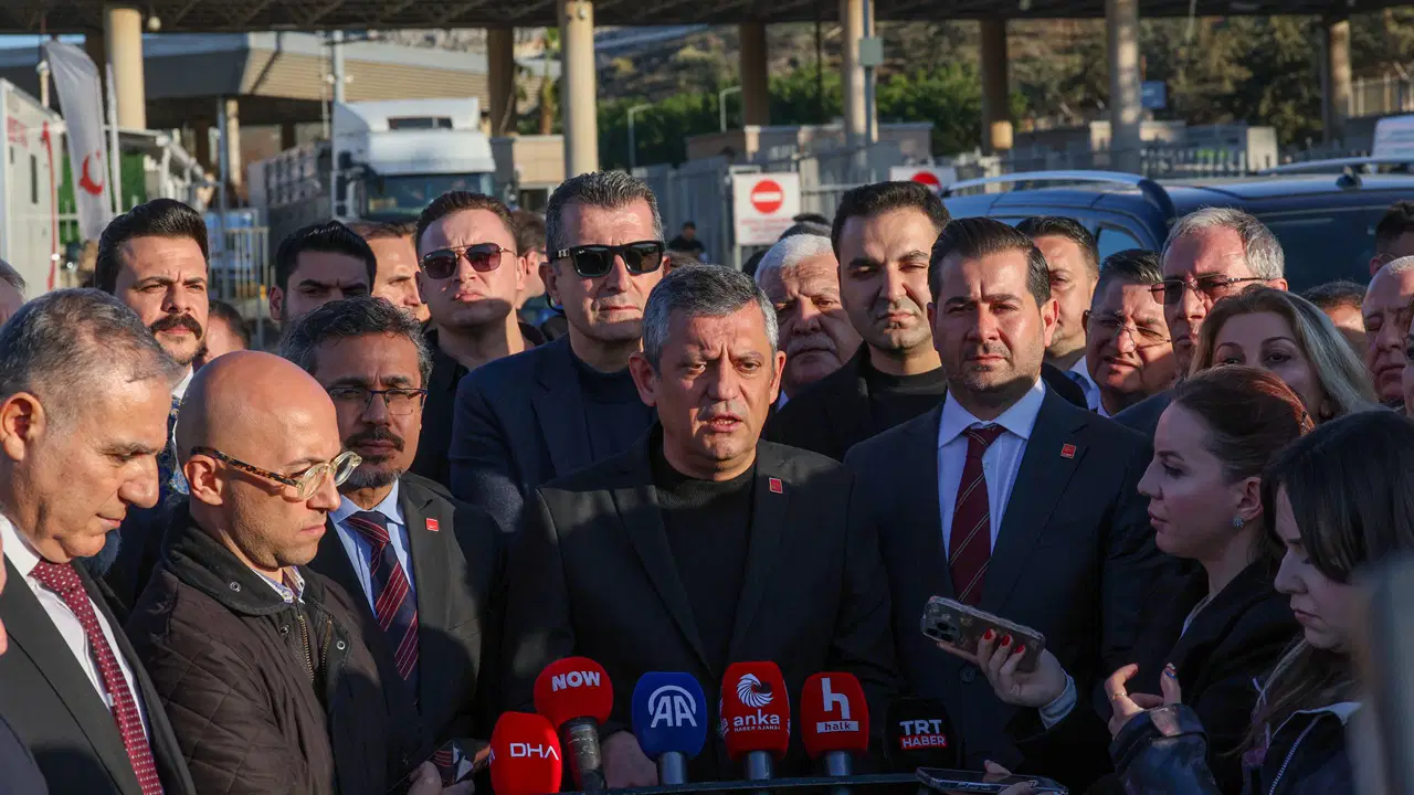 Özgür Özel’den dikkat çeken ‘Suriye’ açıklamaları: ‘Türkiye'deki zorunlu misafirlerimizin de…’