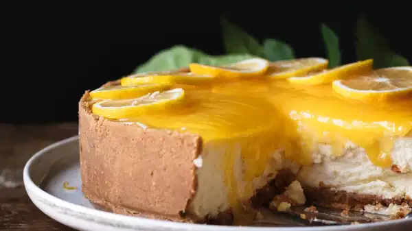 Fırınla vedalaşın: 10 dakikada hazır... Limonlu ve beyaz çikolatalı tembel cheesecake