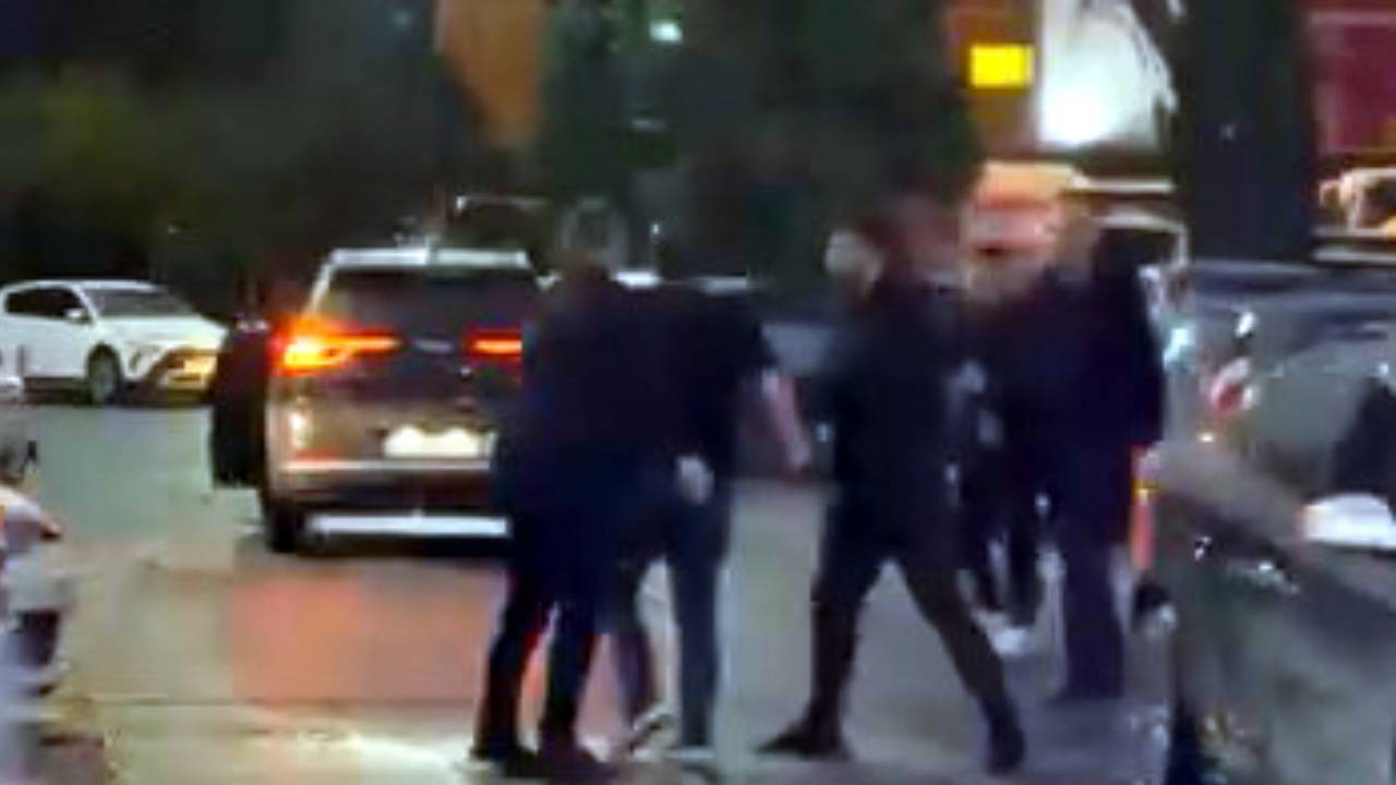 AVM'de sürücüler arasında yumruklu otopark yeri kavgası