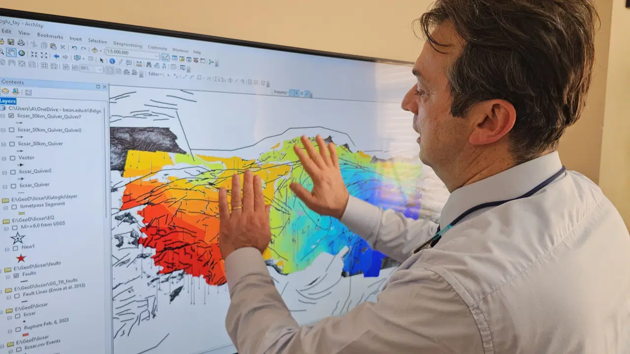 Anadolu ortadan ikiye ayrılabilir! Uzmanlardan kritik 'gerinim zonu' uyarısı: Yakın zamanda tehlike var mı?