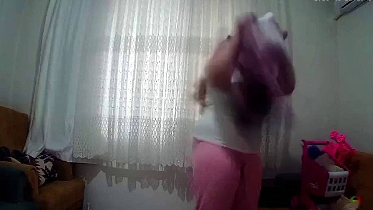 1 yaşındaki kızına şiddet uyguladığı ortaya çıkmıştı: O annenin savunması ortaya çıktı!