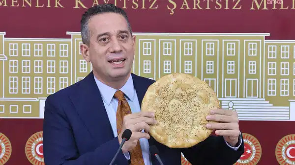 CHP'li Başarır elinde pide ile seslendi