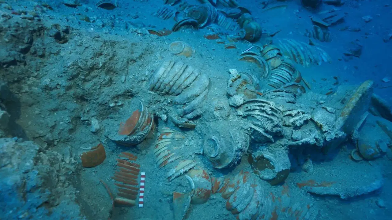 Antalya açıklarında 2 bin yıllık batıktan eşsiz tarihi eserler çıktı