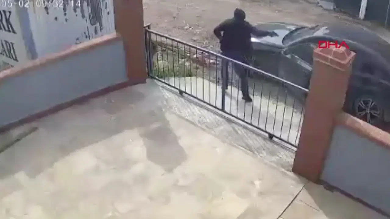 Evinin önünde silahlı saldırıya uğrayan iş insanı: Can güvenliğim yok