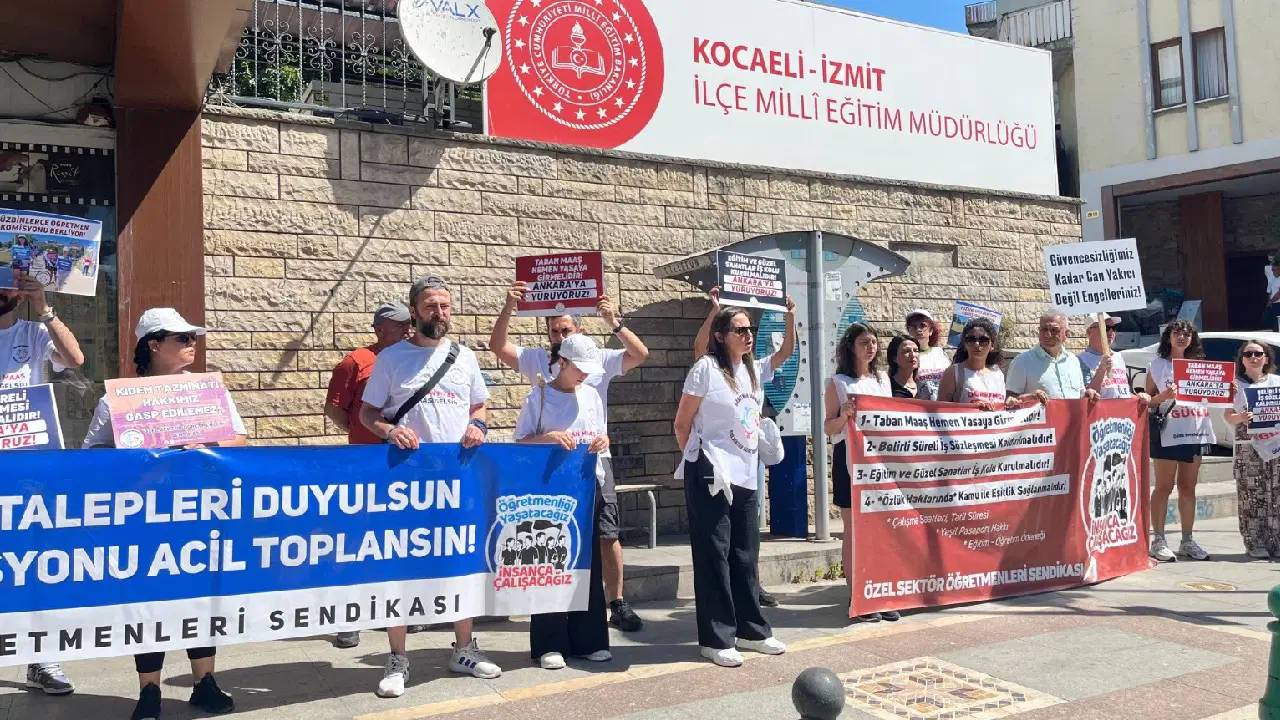 'Büyük öğretmen Yürüyüşü' 3. gününde: İzmit’te Milli Eğitim Müdürlüğü önünde talepler yükseldi