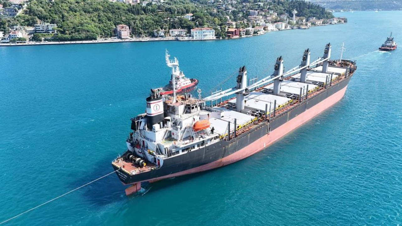 Ukrayna'nın saldırısına uğramıştı: İstanbul Boğazı çift yönlü trafiğe kapatıldı