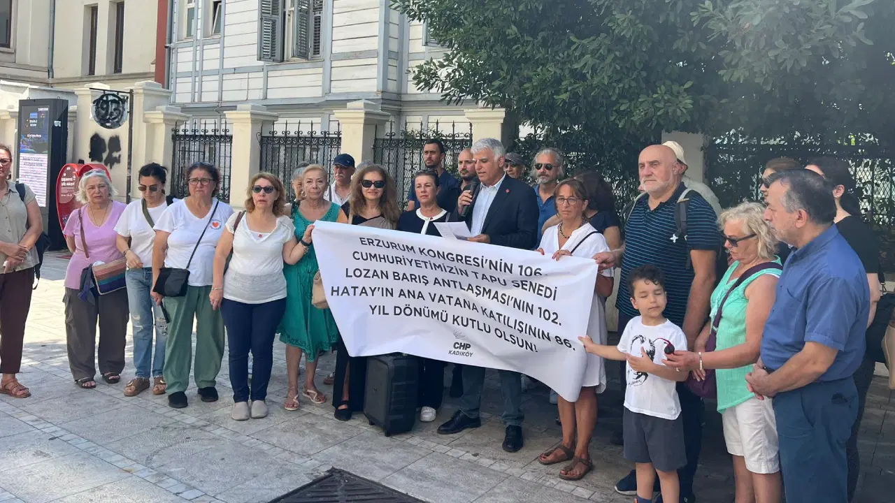 Kadıköy’de Lozan’ın 102. yılı kutlandı: 'Biz Lozan’ın tarafıyız, Sevr’in değil!'