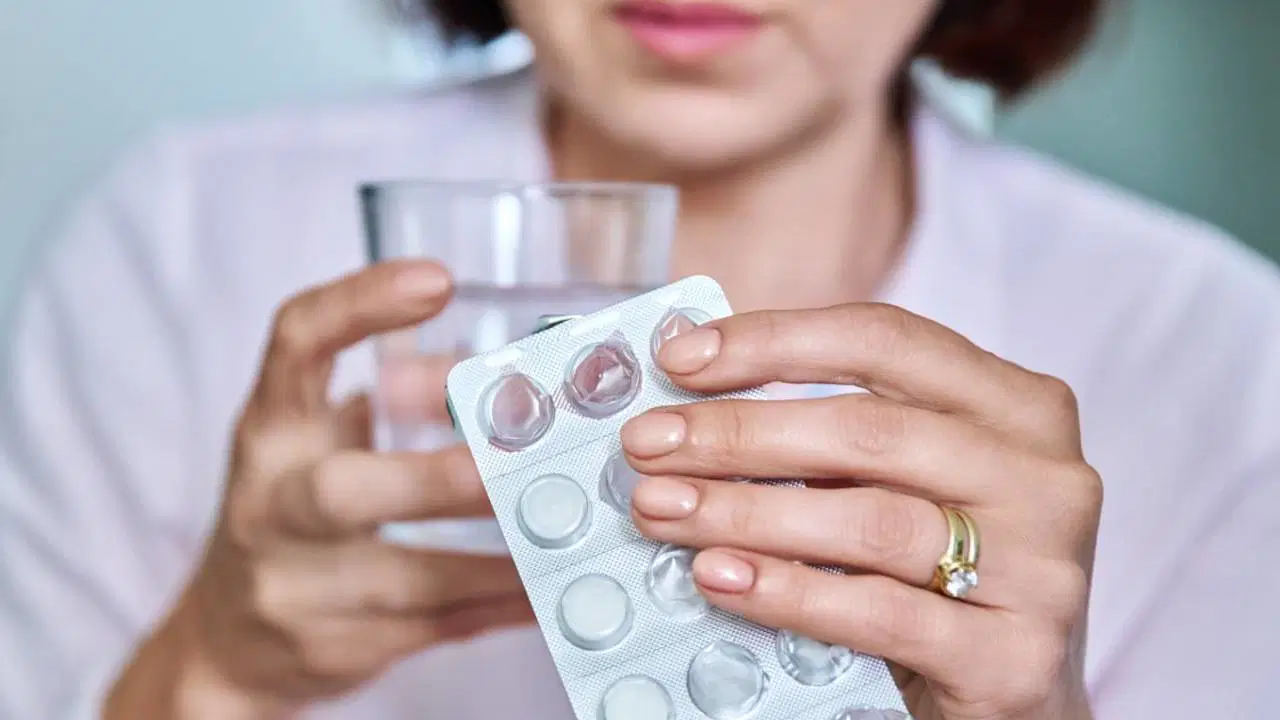 Bilim insanları, erkek denek profiline göre belirlenen ilaçların karşı cins için ‘aşırı doz’ anlamına geldiğini savunuyor: Kadınlar yan etkilere daha açık