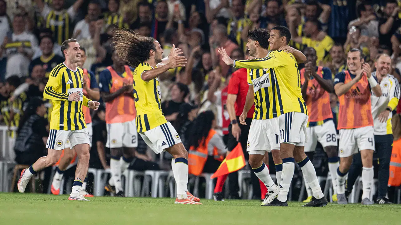 Spor yazarları Fenerbahçe - Sturm Graz maçını değerlendirdi: 'Elit kadro, elit oyun, mutlu Fenerbahçe!'