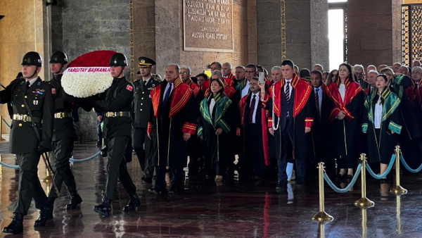 Yeni adli yıl başladı: Yargıtay üyelerinden Anıtkabir’e ziyaret