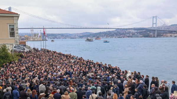 İlber Ortaylı, Galatasaray Üniversitesi’ndeki törenin ardından toprağa verildi: ‘Tarihi sevdirdi’