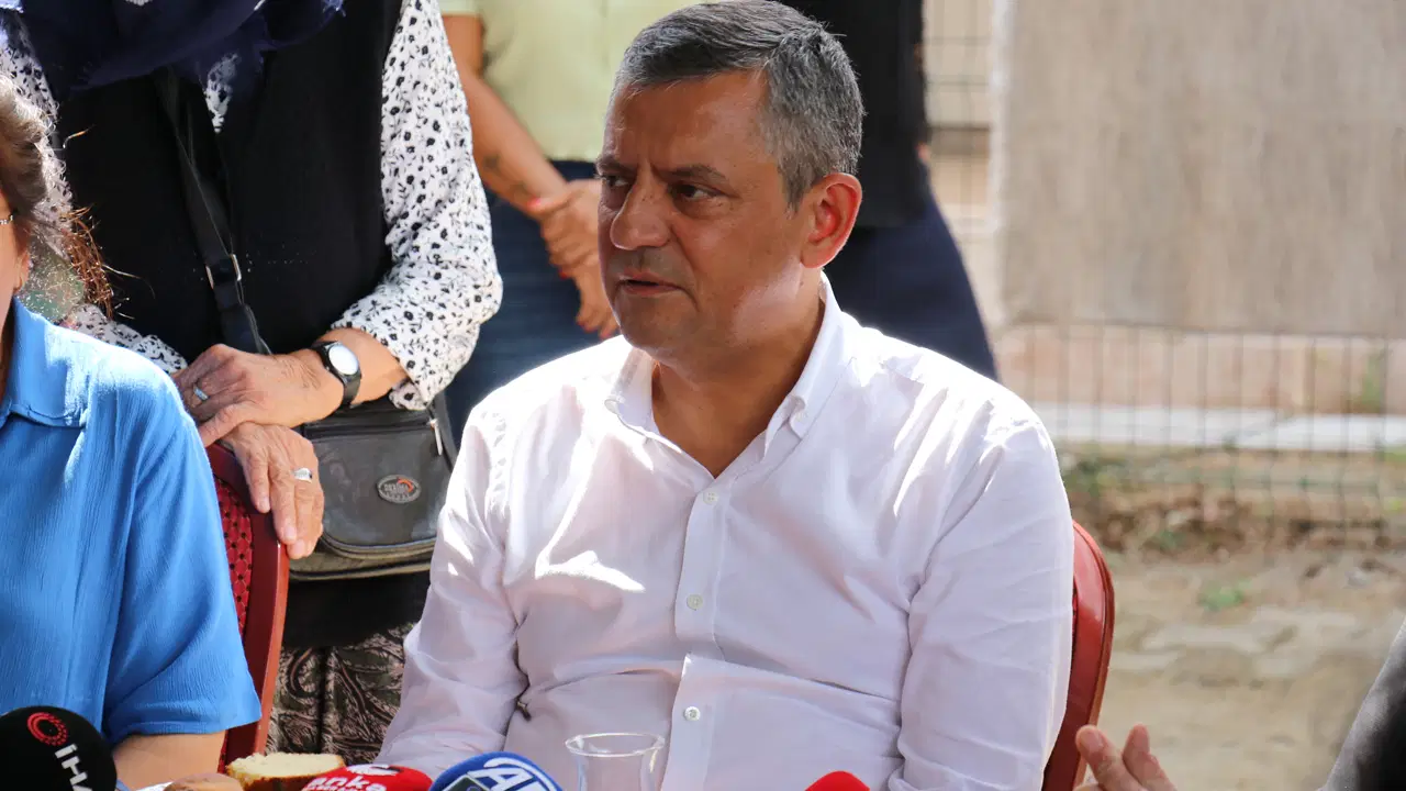 Özgür Özel, Kayseri'de 'sürprizi' açıkladı: 'Seçimde söyleyecektik ama dün ağzımdan kaçırdım...'