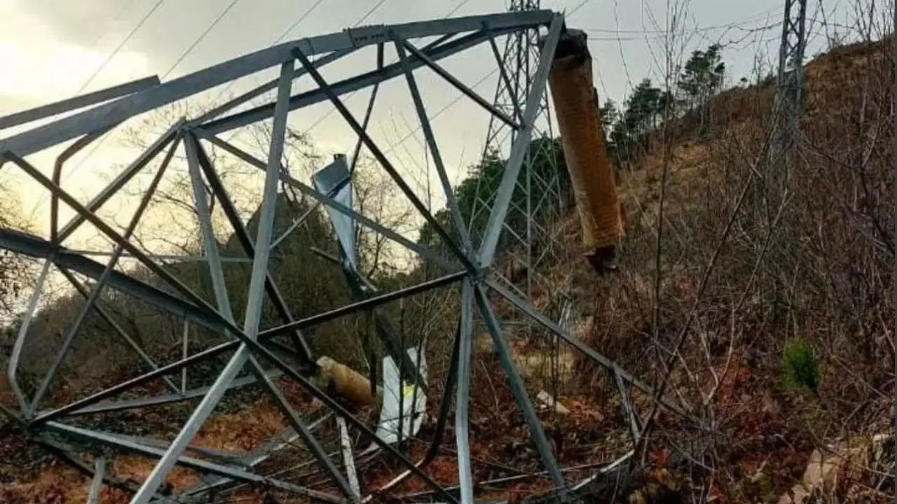 Vinç kiralayıp gerilim hattı kablolarını çaldılar!