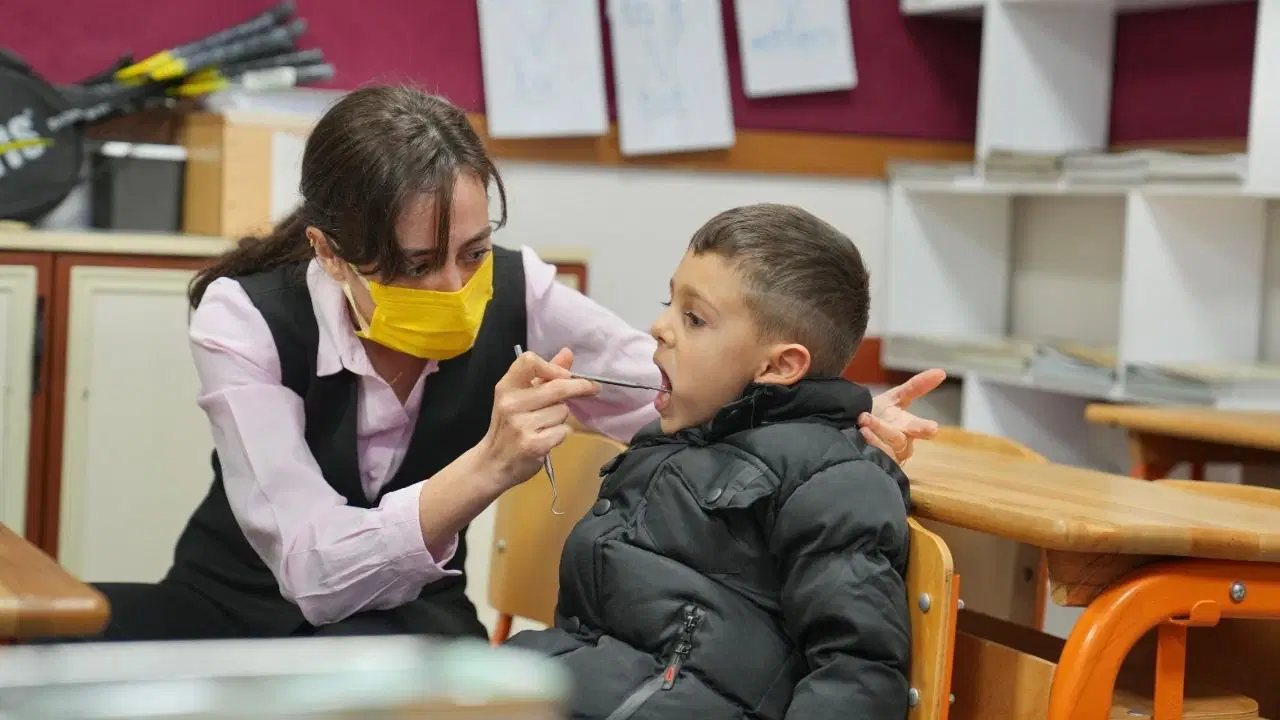 Ortahisar Belediyesi’nden öğrencilere ağız ve diş sağlığı taraması