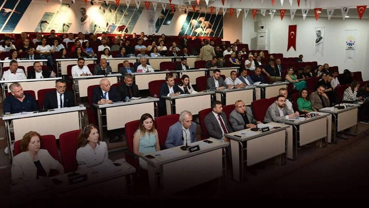 Çiğli Belediyesi'nde 'AKP' iddiası ortak açıklamayla yalanlandı: 'Halkın menfaatlerinin yanında olmaya devam edeceğiz'
