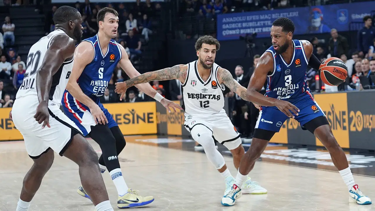 Sahasında Beşiktaş'ı devirdi: EuroLeague'deki Türk derbisinde kazanan Anadolu Efes