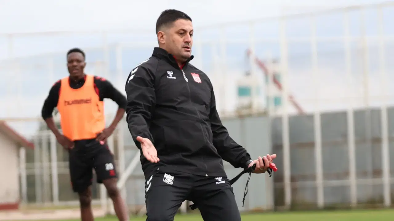 Sivasspor'un yeni teknik direktörü belli oldu!