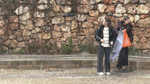 Antalya'da 7 ilçede olumsuz hava koşulları nedeniyle eğitime bir gün ara verildi