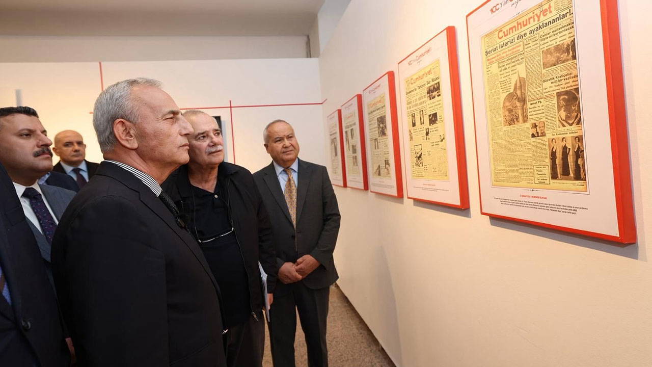 ‘100 Yılın Tanığı: Cumhuriyet’ sergisi, Sefaköy Kültür ve Sanat Merkezi’nde 15 Kasım’a dek açık: ‘Her manşeti bir dönemin sesi’