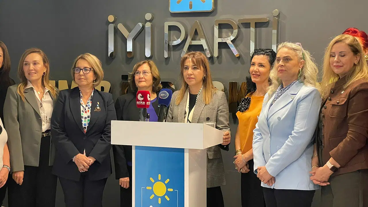 İYİ Parti'den 81 ilde eş zamanlı '25 Kasım' açıklaması: 'Kadının en güvende olması gereken yer mezarı hâline geldi'