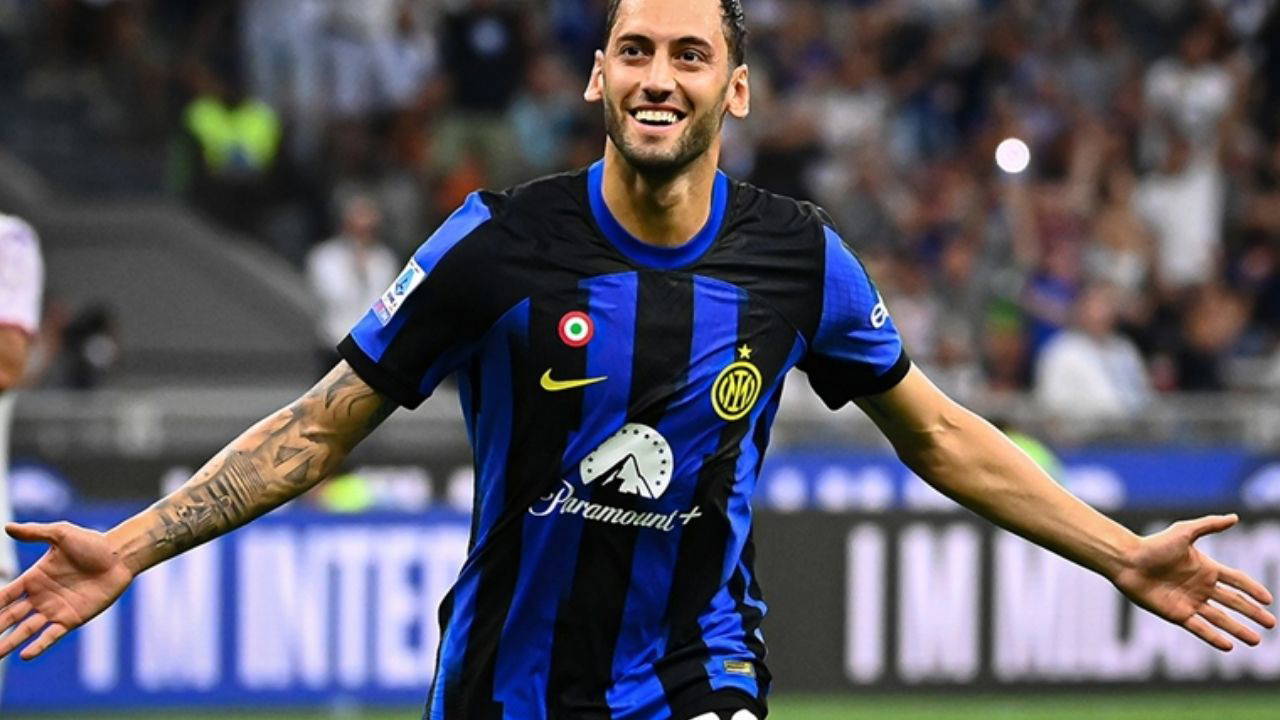 Hakan Çalhanoğlu, Inter'de ekim ayının futbolcusu seçildi