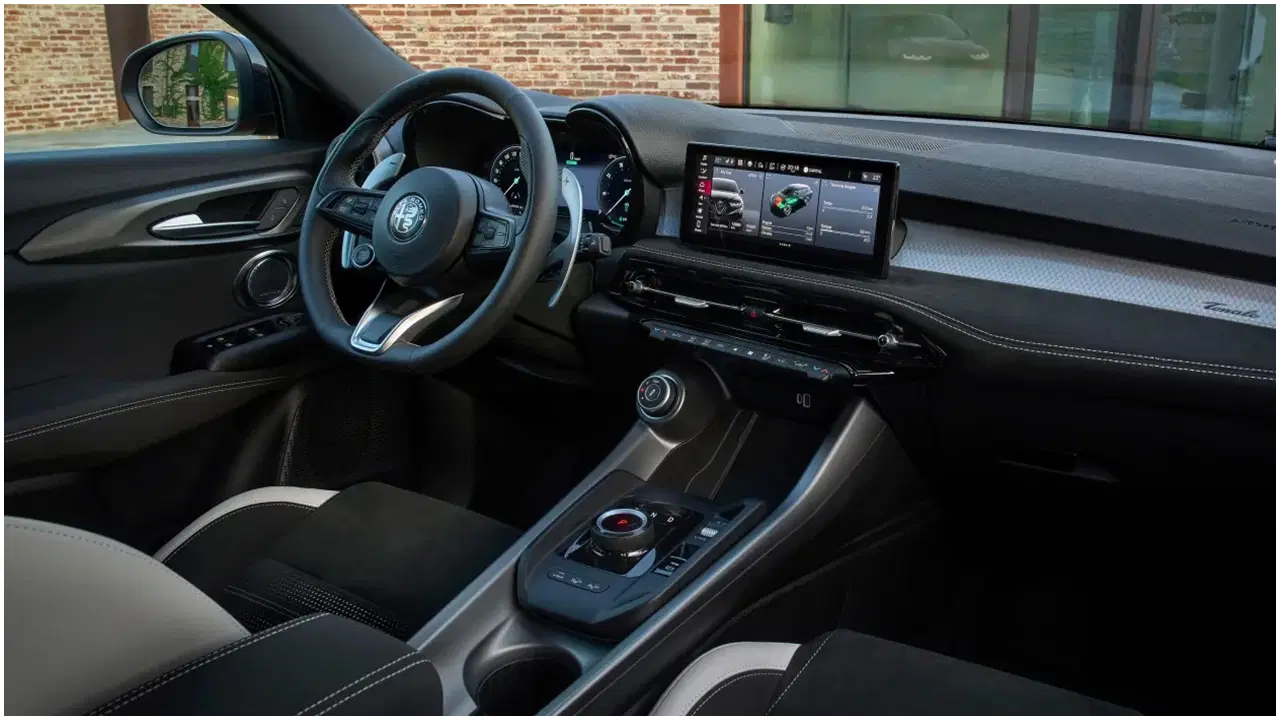 2026 Alfa Romeo Tonale sahneye çıktı: Yeni model eskisinden uygun fiyata satılacak! 