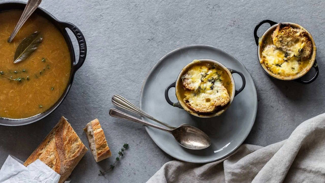 Fransız mutfağından içinizi ısıtacak enfes lezzet: Soğan çorbası tarifi