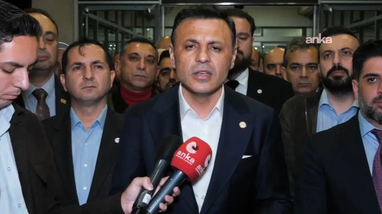 Özgür Çelik’ten Eyüpsultan operasyonuna tepki: 'Vatandaşlarımızın cebindeki 3-5 kuruşuna göz dikenler...'