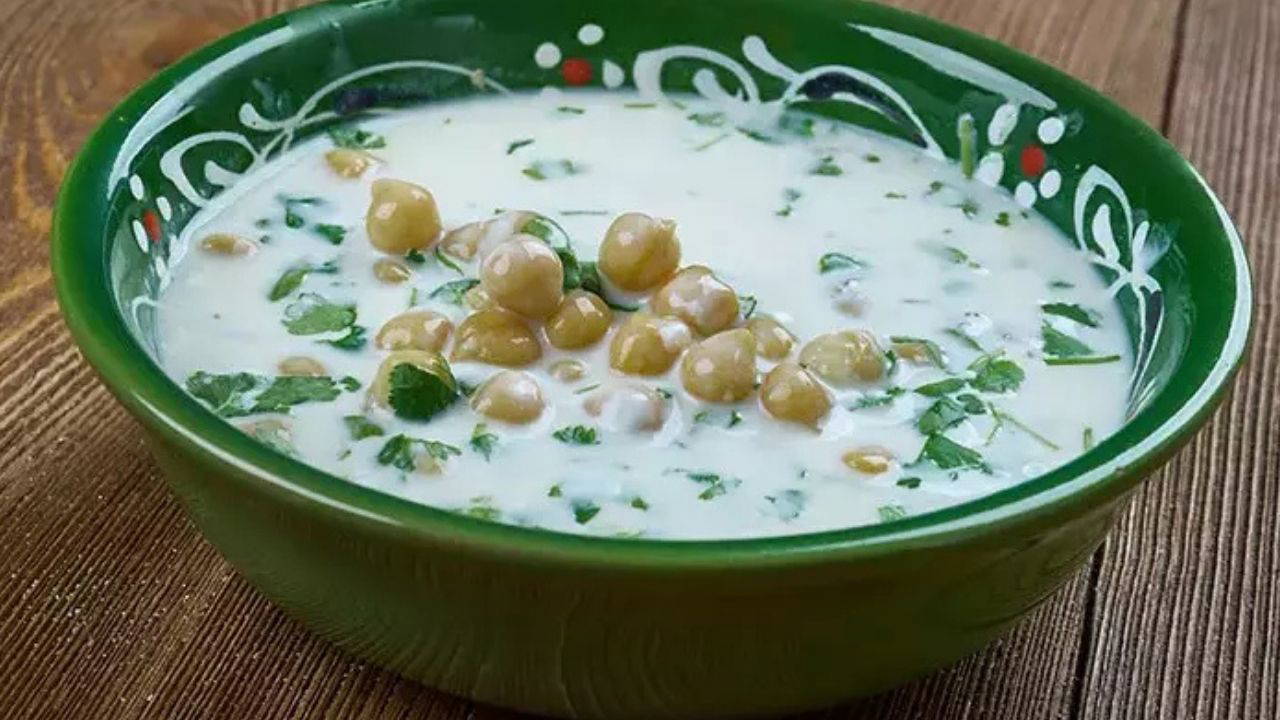 Sıcaklara serin çözüm: Soğuk yoğurt çorbası tarifi