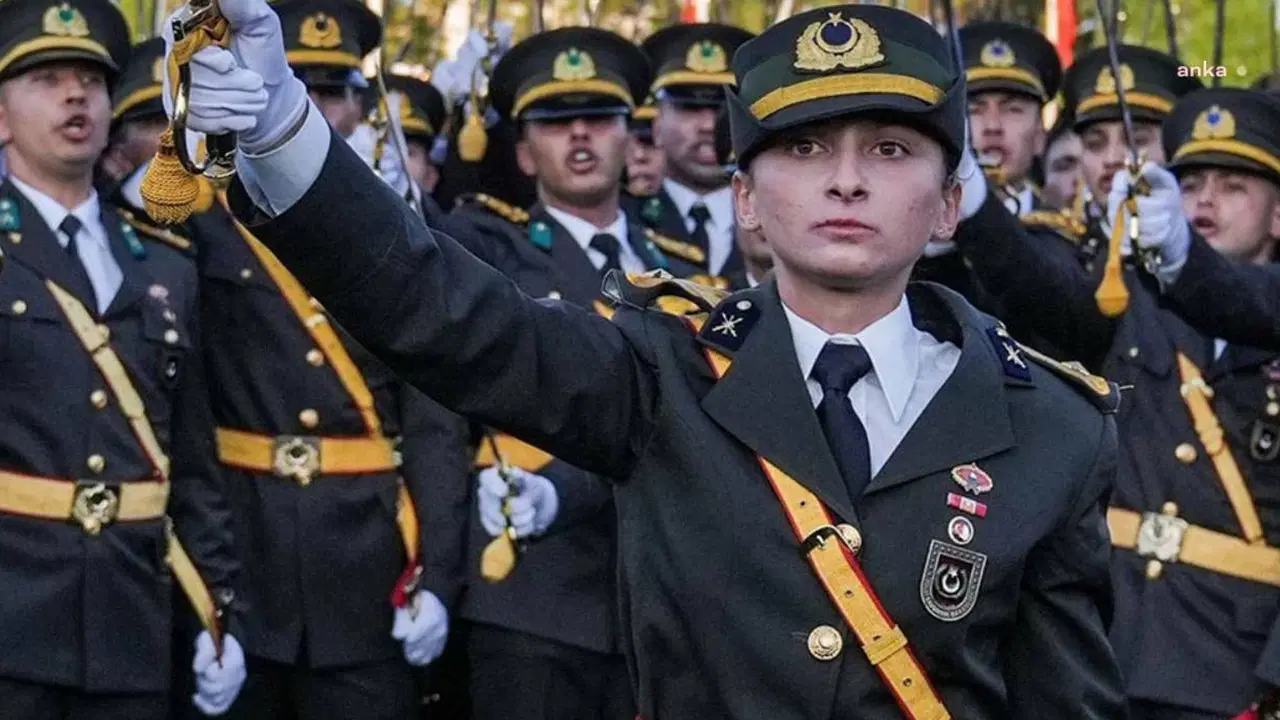 TSK'den ihraç edilen teğmen Ebru Eroğlu'nun babası işten çıkarıldı