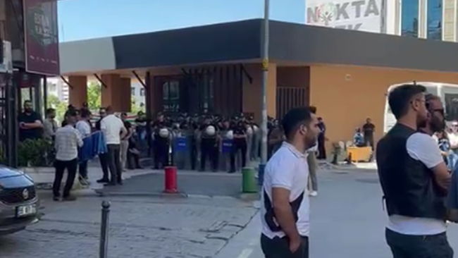 Öğretmenlere yine polis ablukası!