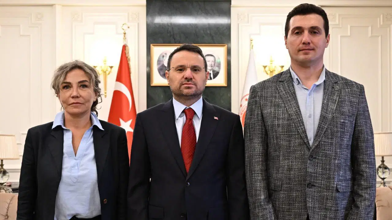 Adalet Bakanı Akın Gürlek, Behçet Oktay'ın ailesiyle görüştü