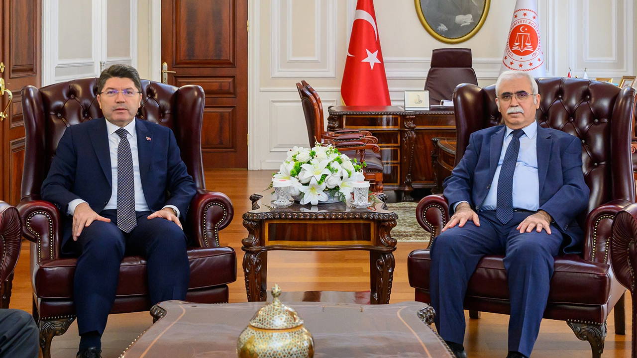 Adalet Bakanı Tunç, AYM Başkanı Özkaya ile bir araya geldi