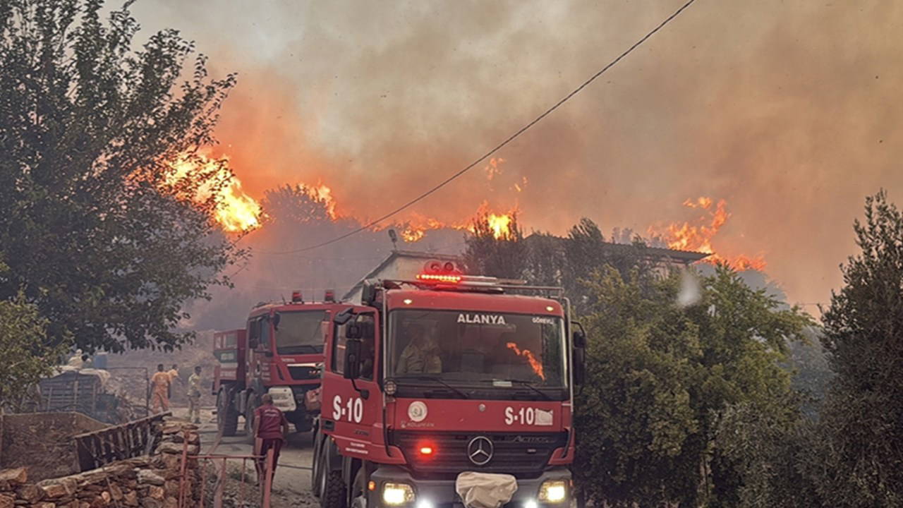 Alanya'daki orman yangınında 2'nci gün!