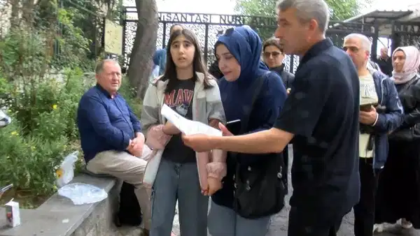 LGS 2026'da Şişli'de sınav öncesi panik: Yanlış okula gelen öğrenciyi veliler sınava yetiştirdi