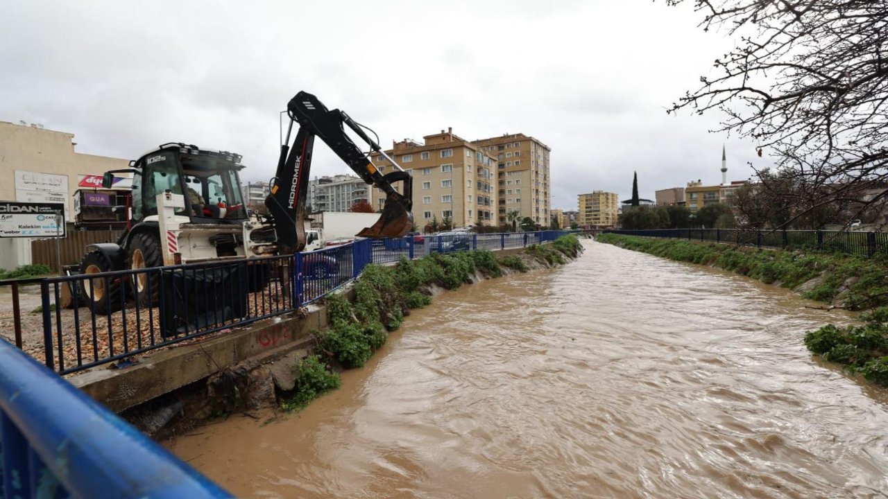 İzmir’de sağanak yağış seferberliği