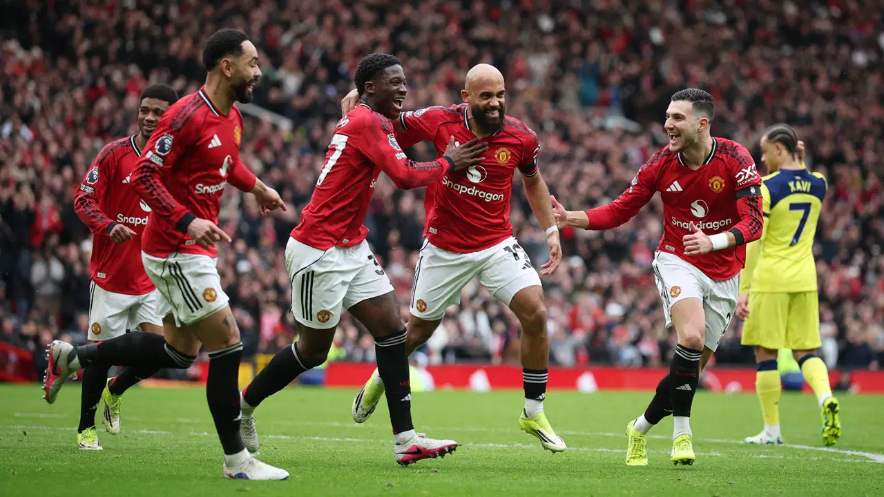 Tottenham'ı 2 golle devirdi: Manchester United'dan üst üste 4. galibiyet!