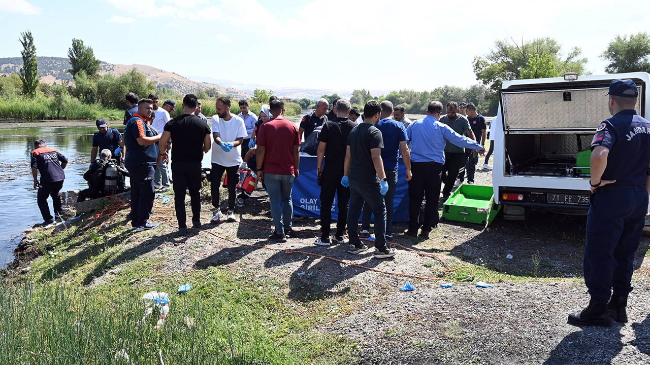 Arkadaşı Kızılırmak'a düştü: Kurtarmak isterken ikisi de boğuldu!