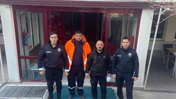 Kırıkkale Belediyesi temizlik işçisi bulduğu 30 bin lirayı yetkililere teslim etti