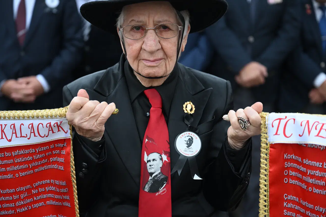 81 ilde saat 9'u 5 geçe hayat durdu... Sonsuz minnet, sonsuz sevgi: Türkiye Ata'sını özlemle andı