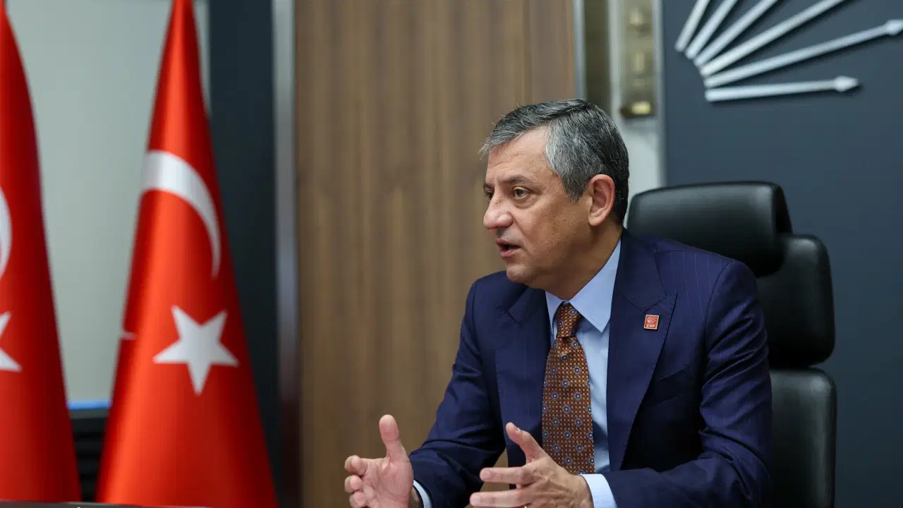 Özgür Özel'den Süper Lig'e yükselen Amedspor'a tebrik mesajı