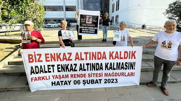 Depremde 121 kişiye mezar olan Farklı Yaşam Rende Sitesi davasında ikinci duruşma... Mağdurlar tek ses oldu: 'Biz sadece adalet istiyoruz'