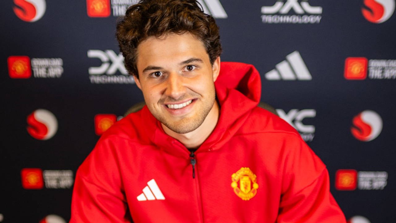 Manchester United yeni kalecisine imzayı attırdı!